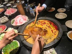 -茅草房·河畔园林火锅