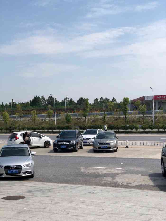 乐安服务区-停车场-"经营范围江西畅行高速公路服务区开发经营.