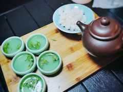 龙井虾仁-柳莺湖上·湖景餐厅·江南菜(西湖店)