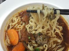 半筋半肉面-康师傅私房牛肉面(申虹店)