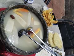 -墨脱石锅椰子鸡•香草鸭•东山羊(大东海店)