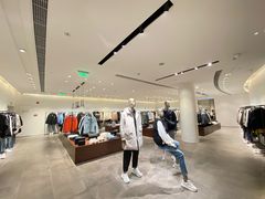 -URBAN REVIVO(高德置地广场·春广场店)