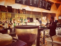 -上海滴水湖皇冠假日酒店