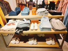 -URBAN REVIVO(济南领秀城贵和购物中心店)