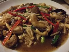 炒蘑菇-Dash Teak House