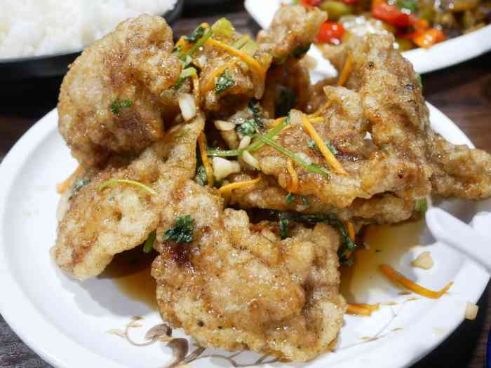 大鹏东北菜(勤劳巷店)-"想吃锅包肉了,正巧在步行街附近,就找到了.