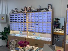 -天空之镜眼镜店蔡司依视路配镜授权零售店(望京颐堤港店)