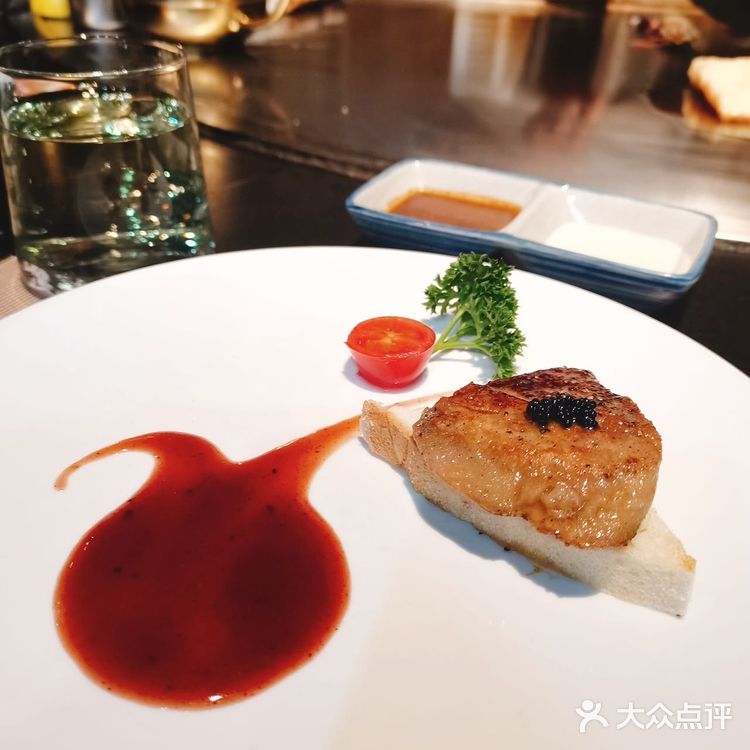 风靡魔都火力全开的超人气铁板烧