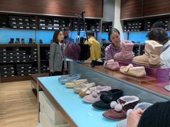 店内环境-UGG(燕莎奥特莱斯购物中心店)