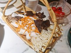 -无界釜·河豚鱼汤锅(红山动物园店)