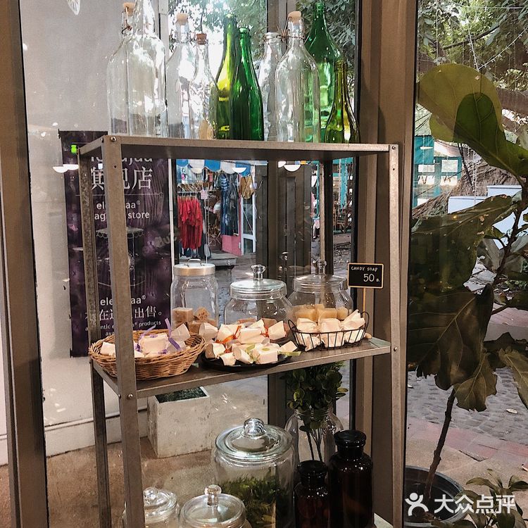 烧完一个可以烧另一个味道。我是个对味道也有执念的人