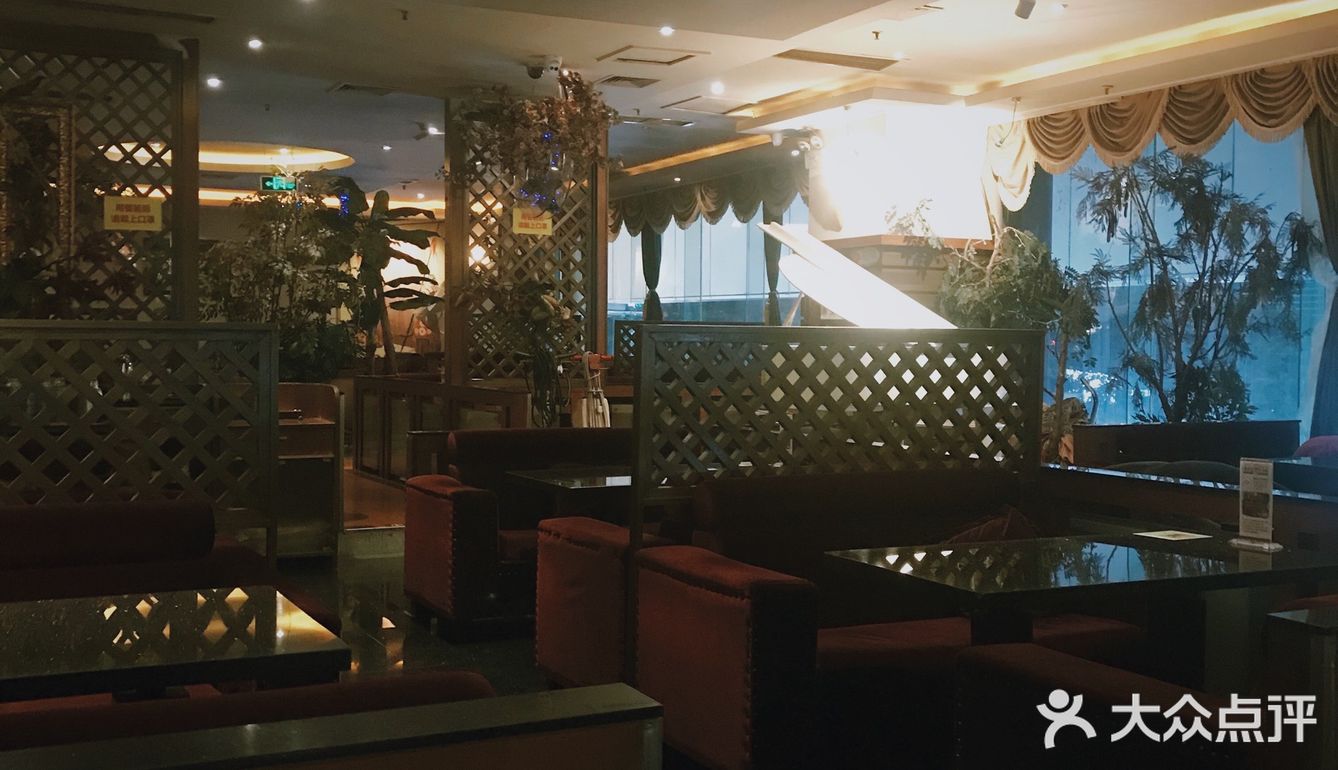 曾经的重庆商务咖啡顶流“两岸咖啡”是否没落了？