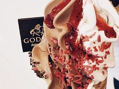 草莓双重巧克力软冰淇淋-GODIVA(恒隆广场店)