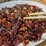 一口下去很满足 羊肉串羊肉串的肉很饱满，料足