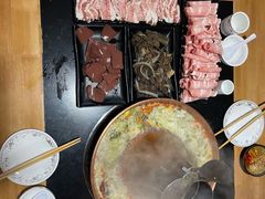 -果松木炭酸菜铜火锅·外婆参鸡汤