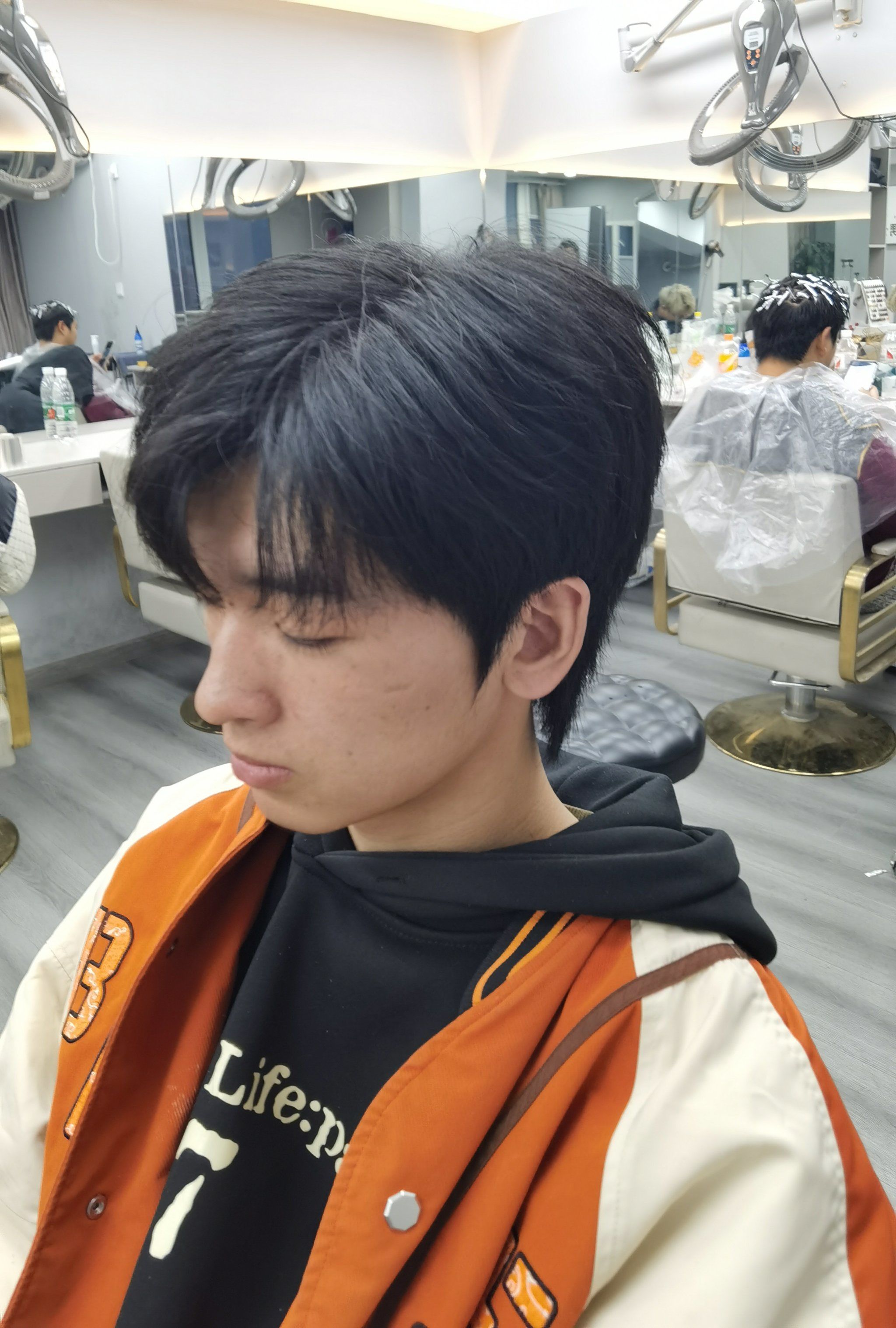 三七微分碎盖发型