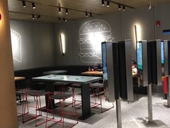 大堂-麦当劳(中山公园龙之梦店)