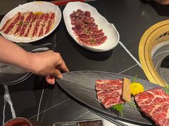 -山川小町·极番烧肉(新地假日广场店)