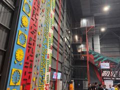 -极限PLAY运动娱乐新世界·团建派对潮玩休闲馆·室内蹦极高空游乐园