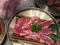-草家酱蟹炭火烤肉店(珲春南路二店)
