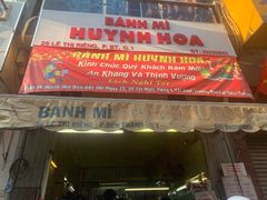 -Bánh Mì Huynh Hoa