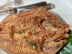 -Chom Cafe and Restaurant