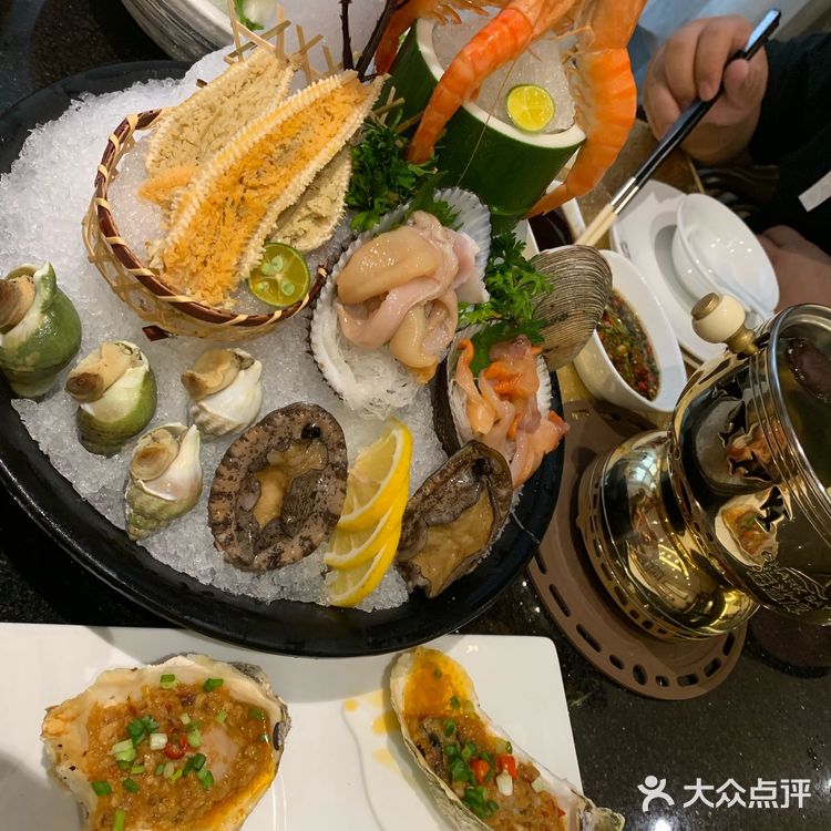 中午和朋友来吃的，还是以前的味道，食材新鲜