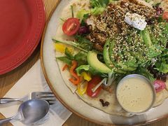 照烧鸡肉配牛油果拉法沙拉-HELLO 27 意面·沙拉·帕尼尼