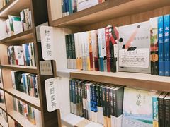 -猫的天空之城概念书店(杭州南宋御街店)