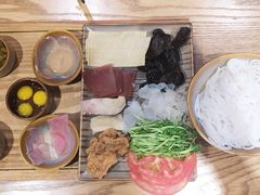 蒙自过桥米线-麦麦山云南菜(复地活力城店)
