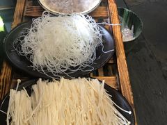 -乡土黄·鲜牛肉火锅·小龙虾(兴业街店)