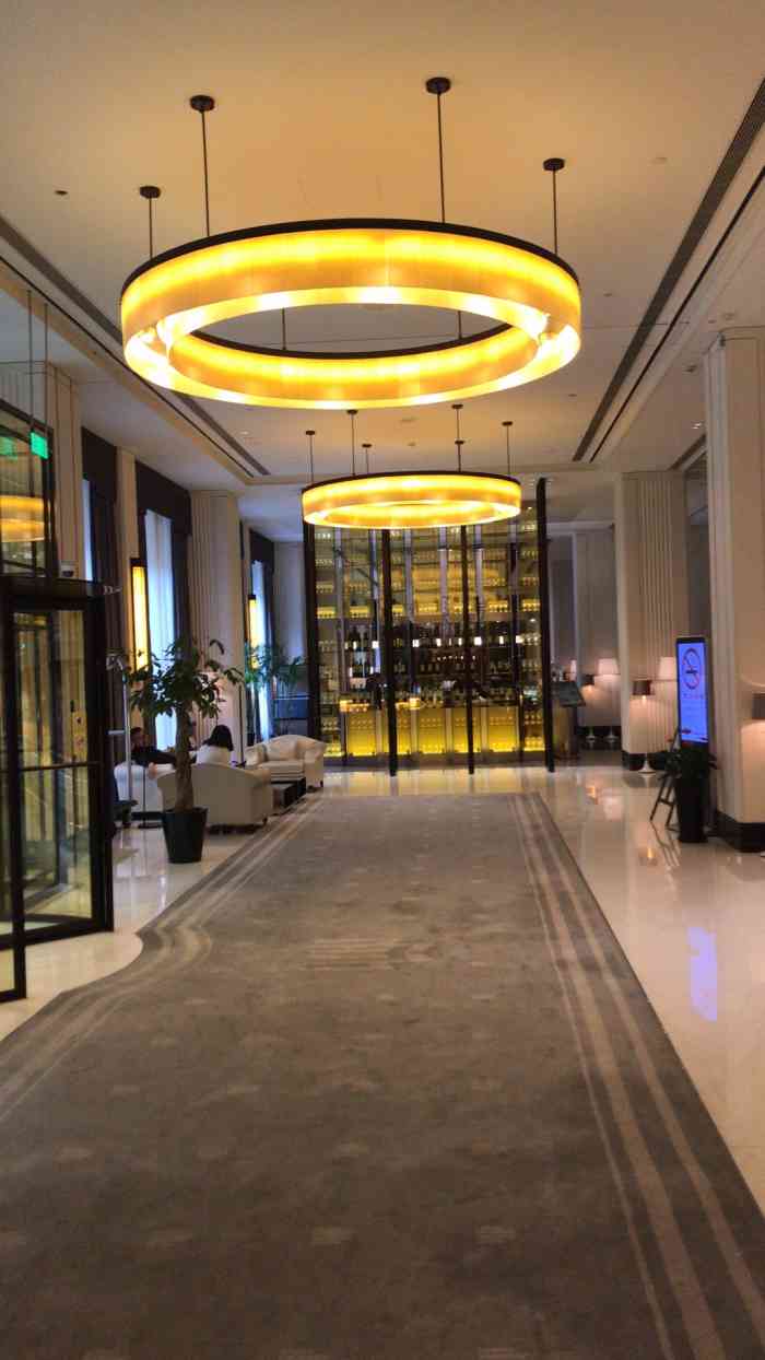 上海外滩郁锦香新亚酒店-"这家酒店据说居住很多外国人,我那天进房之.