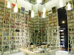 -钟书阁(松江泰晤士小镇店)