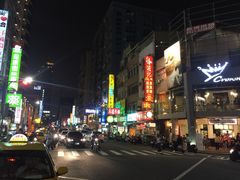 -六合夜市