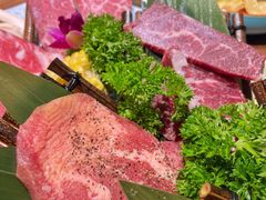 黑牛六拼-明洞阿姨·韩式酱蟹烤肉·创意料理(三元桥店)