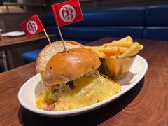 拉丝芝士牛肉堡-Bistro 63 创意融合料理(广粤天地店)