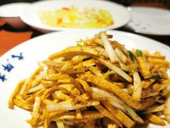 韭黄炒香干-大牌大·传统杭帮菜(湖滨店)