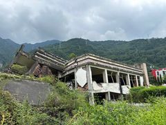 -四川汶川特大地震漩口中学遗址