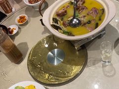 -帅巴人舅母子腊蹄民俗村
