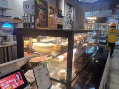 面包甜点陈列柜-HELLO 27 意面·沙拉·帕尼尼