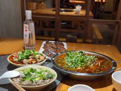 -大众跷脚牛肉馆·非遗传承单位(峨眉山店)