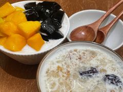 椰奶银耳桃胶羹-小团圆糖水铺(襄阳南路店)