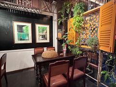 -Cuc Gach Quan Restaurant