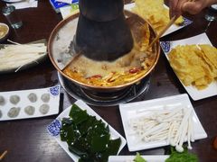 -楼外楼大刀肉传统火锅居(幸福街店)