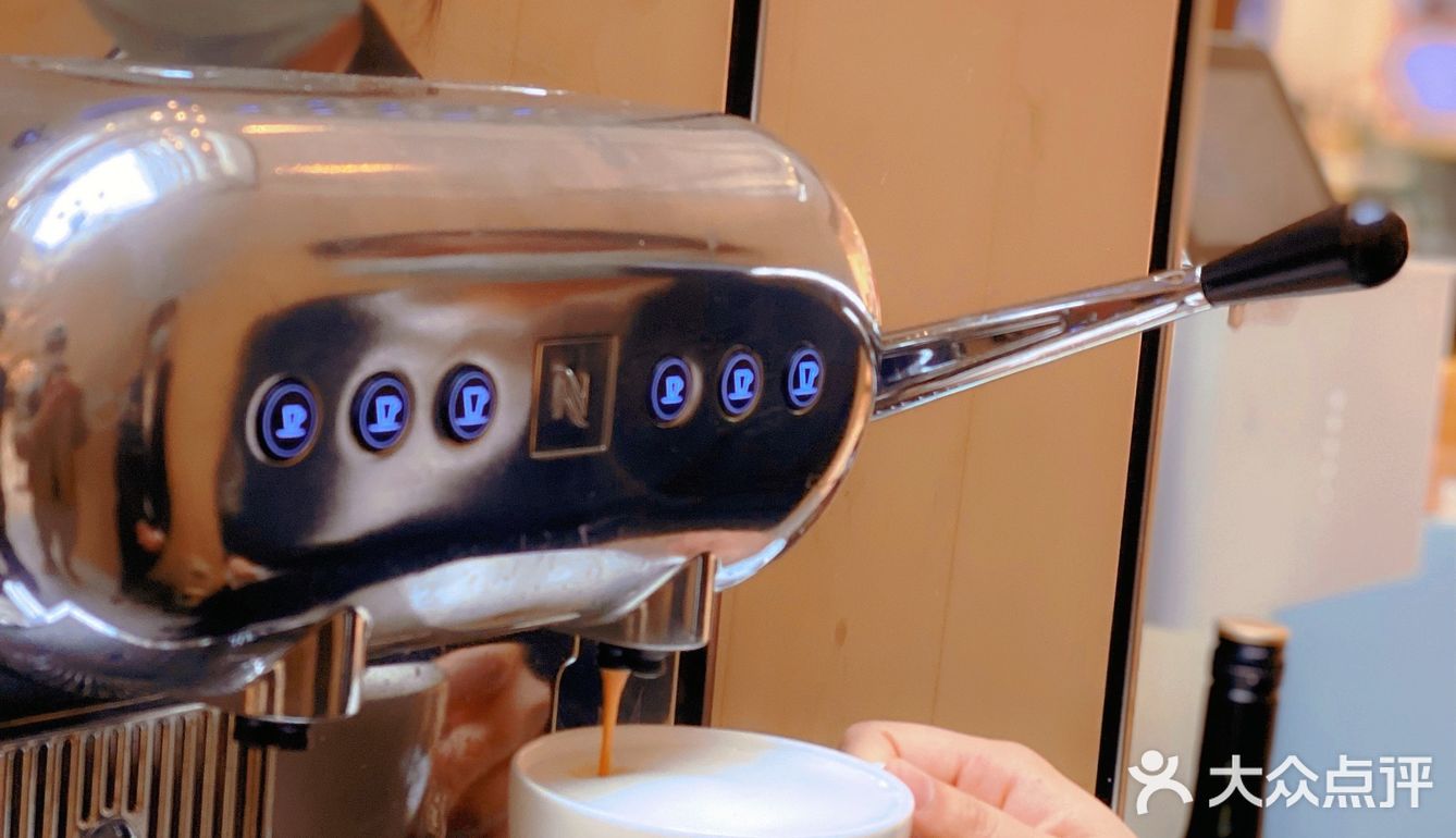 咖啡探店一第六百一十九家LOEWE快闪店