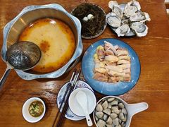 -老何家后安粉·糟粕醋海鲜火锅(三亚湾椰梦长廊店)