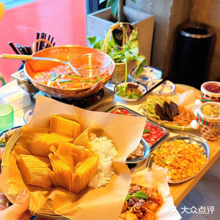 王奋斗贵州酸汤牛肉火锅的环境也非常好。寨子里的氛围