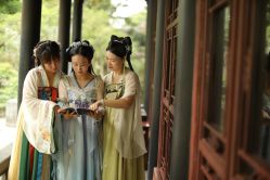 -一揽芳华汉服旗袍体验馆(拙政园店)