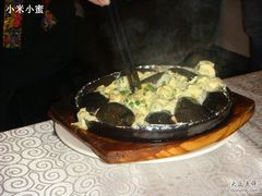 鸡蛋碰石头-甲21号招待所