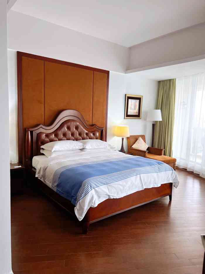 三亚君达海景酒店-"临三亚湾海边,酒店的泳池特别好,大小不一.